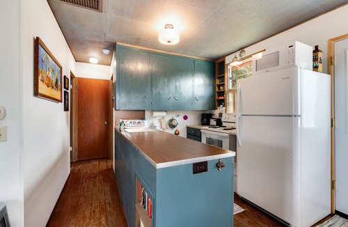Bandera Cabin | VINTAGE RIVER CAMP CABIN! Private Medina river and green belt access!