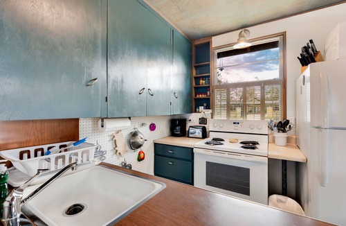 Bandera Cabin | VINTAGE RIVER CAMP CABIN! Private Medina river and green belt access!