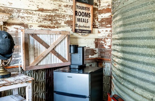 La Grange Cabin | Vintage Silo #1 | 8 Min. to Round Top | Sleeps 3