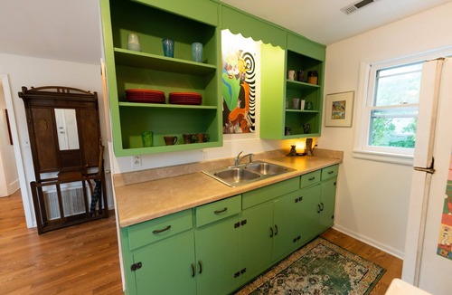 Lee's Summit Apartment | Vintage Space! 60 Seconds from Downtown Lee Summit