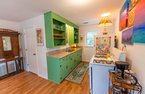 Lee's Summit Apartment | Vintage Space! 60 Seconds from Downtown Lee Summit