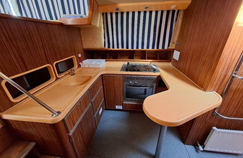 Chenille-Change Boat Rental | Vintage stay on a barge in Chenillé-Champteussé, 8-10 people, large outdoor space