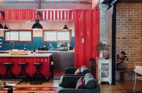 Hinton House | Vintage Steel Accommodation