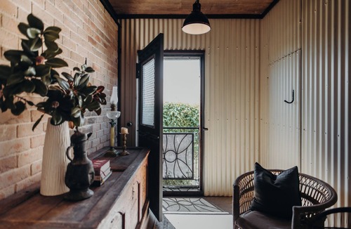 Hinton House | Vintage Steel Accommodation
