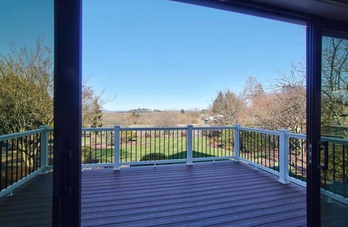 Carlton House | Vintage Terrace Spacious Historic Getaway Hot Tub