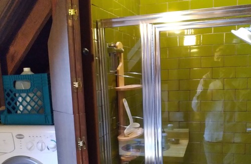 Duboce Triangle Apartment | Vintage Time Capsule Treehouse Studio Cabin with WiFi