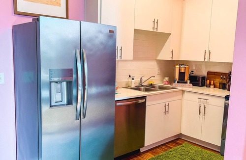 North Nashville Apartment | Vintage Vibes: Minutes From The Broadway Buzz