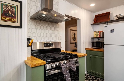 Murphys House | Vintage Vine+GuestHouse~walk2 Main~BackyardRetreat