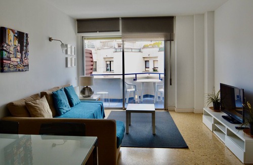 Passeig Maritim Apartment | Vinyet Sunshine 2 bed 2 bath steps from the beach