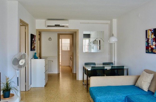 Passeig Maritim Apartment | Vinyet Sunshine 2 bed 2 bath steps from the beach