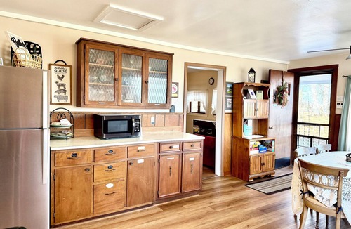 Steelville Cottage | Viola’s Cottage: River access- Scenic, Peaceful & Newly Renovated!