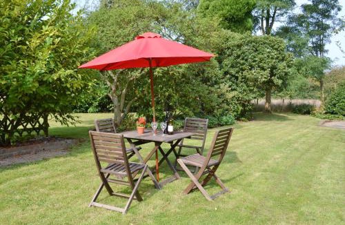 Five Oak Green House | Violets