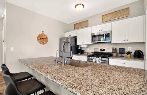 Rustic Hills House | VioletStone/2CarGarage/Tempurpedic/2BD/2BA