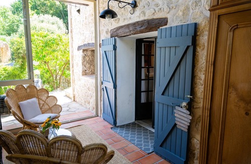 Le Bar-sur-Loup Apartment | Violette - Gite au coin du feu