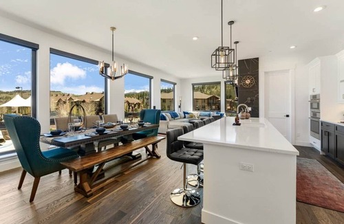 Winter Park House | VIP Concert Hot Tub - Walkable 5BR - Kids Ski Gear Free