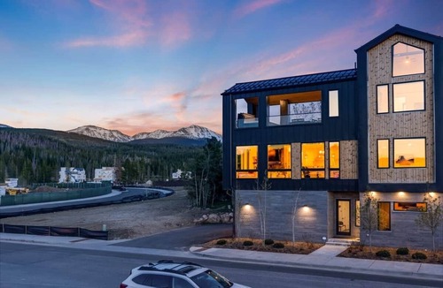 Winter Park House | VIP Concert Hot Tub - Walkable 5BR - Kids Ski Gear Free