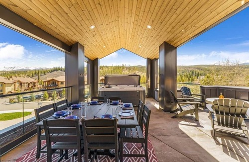 Winter Park House | VIP Concert Hot Tub - Walkable 5BR - Kids Ski Gear Free
