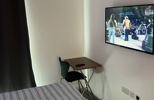 Dartford Apartment | VIP En-suite double room .