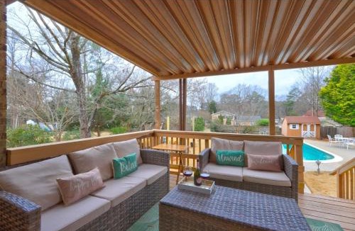 Stone Mountain House | VIP World Cup Getaway Stylish Home for Soccer Fans