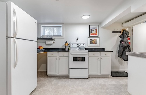 Saskatoon Downtown House | VIP YXE - University | Character Basement Suite