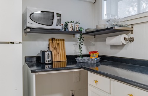 Saskatoon Downtown House | VIP YXE - University | Character Basement Suite