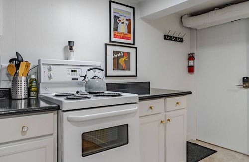 Saskatoon Downtown House | VIP YXE - University | Character Basement Suite