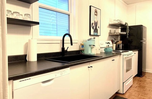 Saskatoon Downtown House | VIP YXE - University |Two Bedroom Main Floor Suite