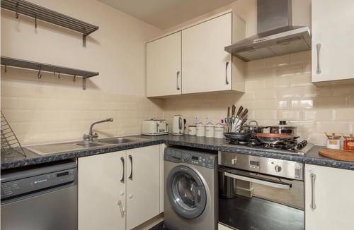 Fenny Stratford Apartment | Virexxa Bletchley - Executive Suite - 2Bed Flat with Free Parking