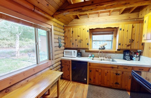 Gunnison House | Virgil's Cabin on the River