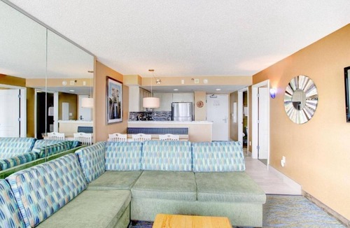 Northeast Virginia Beach Villa | Virginia Beach | City View Retreat | Pool & Beach | 1BR