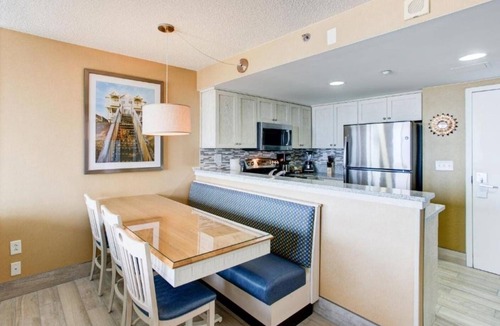 Northeast Virginia Beach Villa | Virginia Beach | City View Retreat | Pool & Beach | 1BR