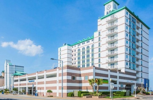 Northeast Virginia Beach Villa | Virginia Beach | City View Escape | Pool & Beach | Studio