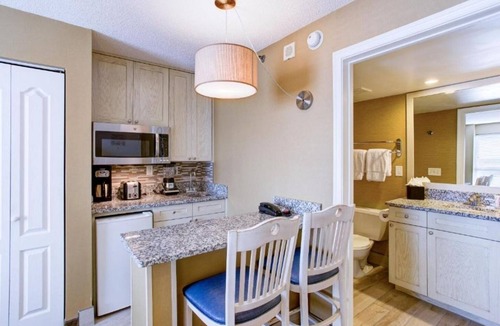 Northeast Virginia Beach Villa | Virginia Beach | Oceanfront Getaway | Pool & Beach | 1BR