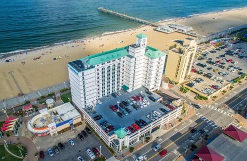 Northeast Virginia Beach Villa | Virginia Beach | Sunrise Views | Pool & Beach