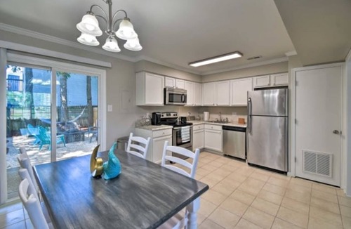 Northeast Virginia Beach House | Virginia Beach Townhouse - 5 minutes to Boardwalk!