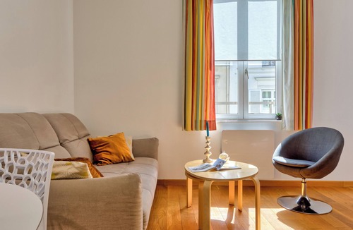 Quartier Pasteur Apartment | Virginie, F2 central et agréable avec parking !