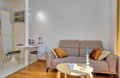 Quartier Pasteur Apartment | Virginie, F2 central et agréable avec parking !