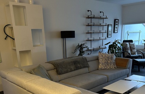 Malov Condo | Virkelig Flot og Lækker lys Lejlighed, 5 min fra Måløv Station