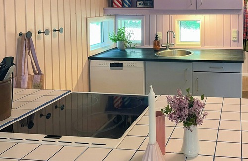 Sundstrup House | Virksund home with grounds and hot tub