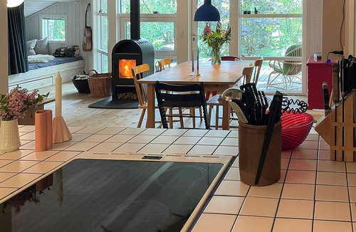 Sundstrup House | Virksund home with grounds and hot tub