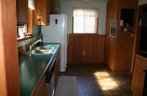 River West Cottage | Visit Bend! Cozy, Pet Friendly, Secluded Yard & Garage!