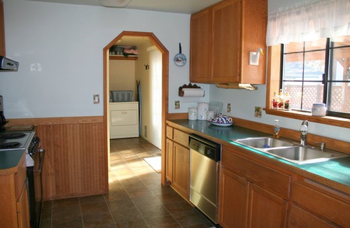 River West Cottage | Visit Bend! Cozy, Pet Friendly, Secluded Yard & Garage!