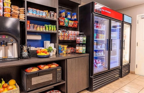 Burlington House | Visit Boston Attractions & Harvard - Pet-friendly Suites with BBQ Facilities!