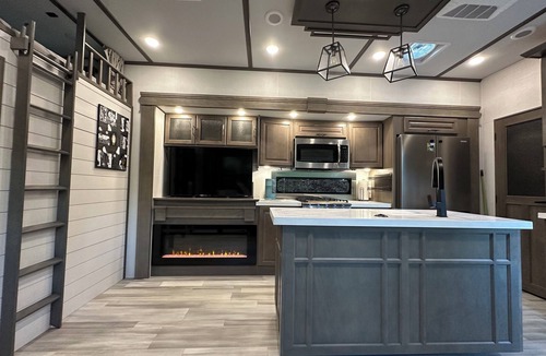 Woodbine House | Visit Cumberland Falls, see the Moonbow and enjoy Corbin's luxury RV campground.