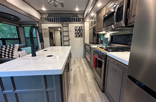 Woodbine House | Visit Cumberland Falls, see the Moonbow and enjoy Corbin's luxury RV campground.