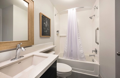 Exchange Place North Hotel | Visit Liberty Science Center! Contemporary Unit! Interactive Exhibits!