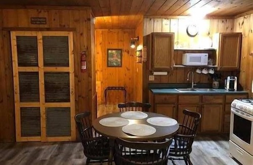 Teresita House | Visit Missouri! Pet-Friendly Cabins, Near Jacks Fork River and Rustiques Antique
