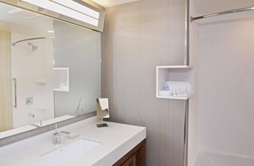 Port Gardner House | Visit Our Modern Everett, WA hotel Minutes From Boeing