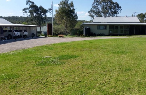 Mandalong Cabin | Visit our Stables Studio, for a relaxing & rejuvenating weekend away from it all