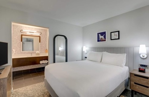 Sunnyvale Hotel | Visit Peralta Adobe Fallon House Historic Site! Pet-friendly, Swimming Pool!